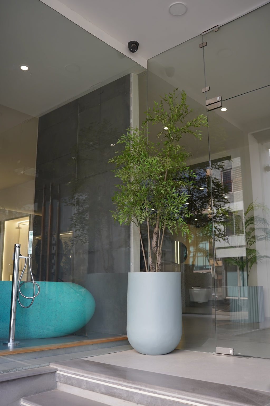 Rise - White - Fiberglass Planter